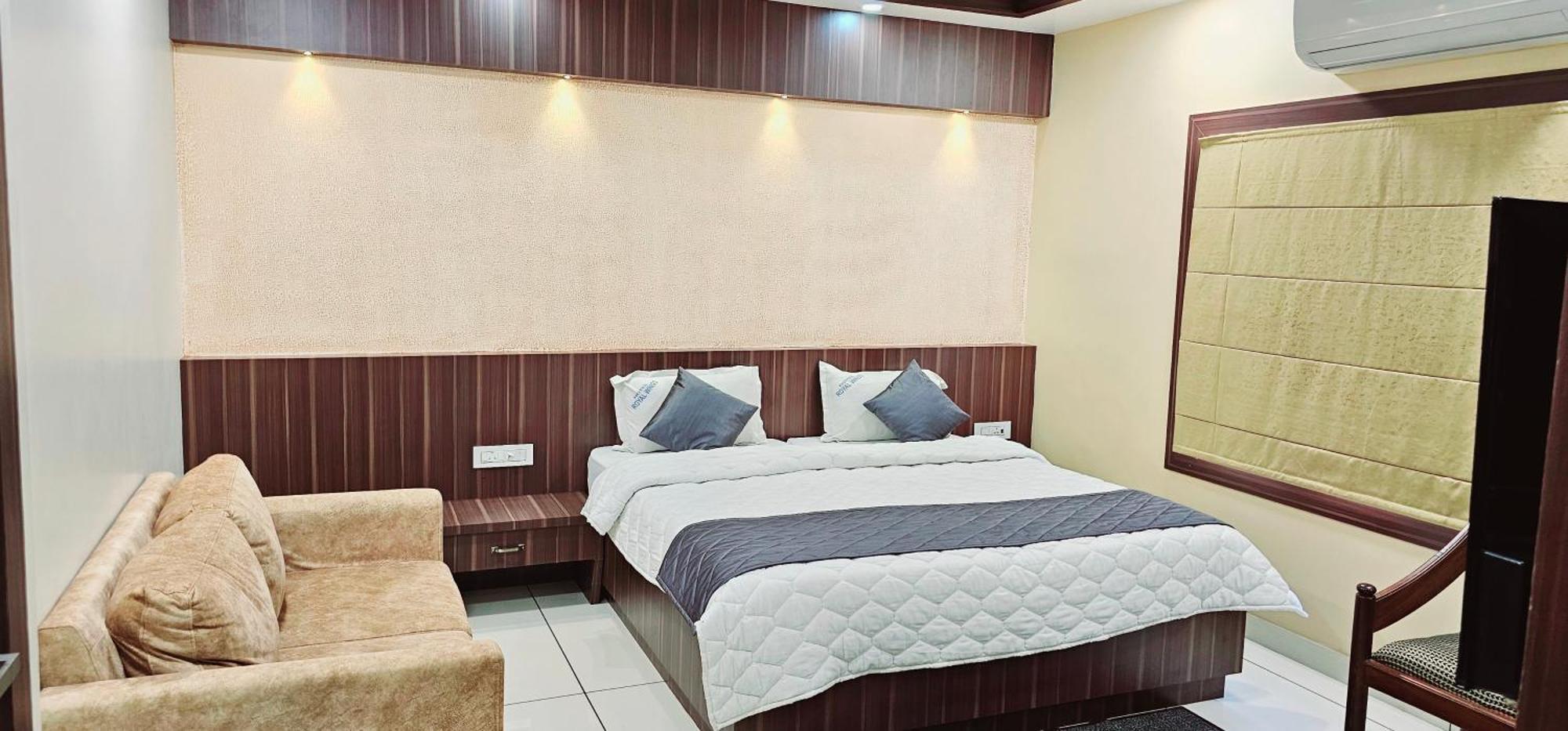 Hotel Royal Wings Elūr Esterno foto