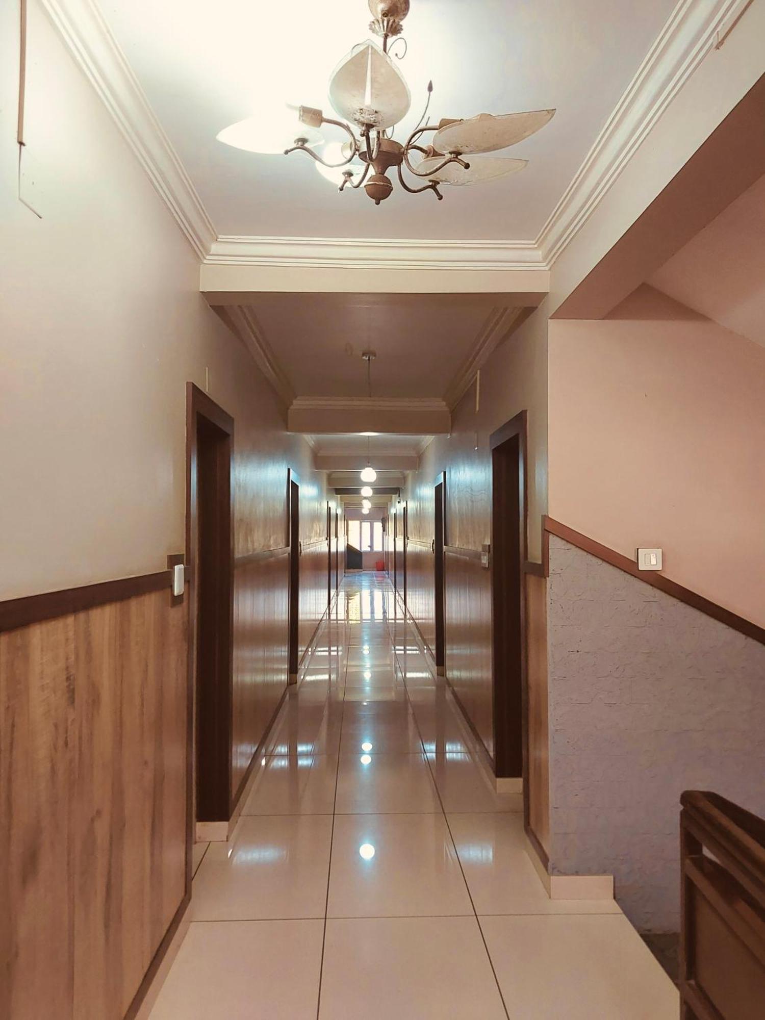 Hotel Royal Wings Elūr Esterno foto