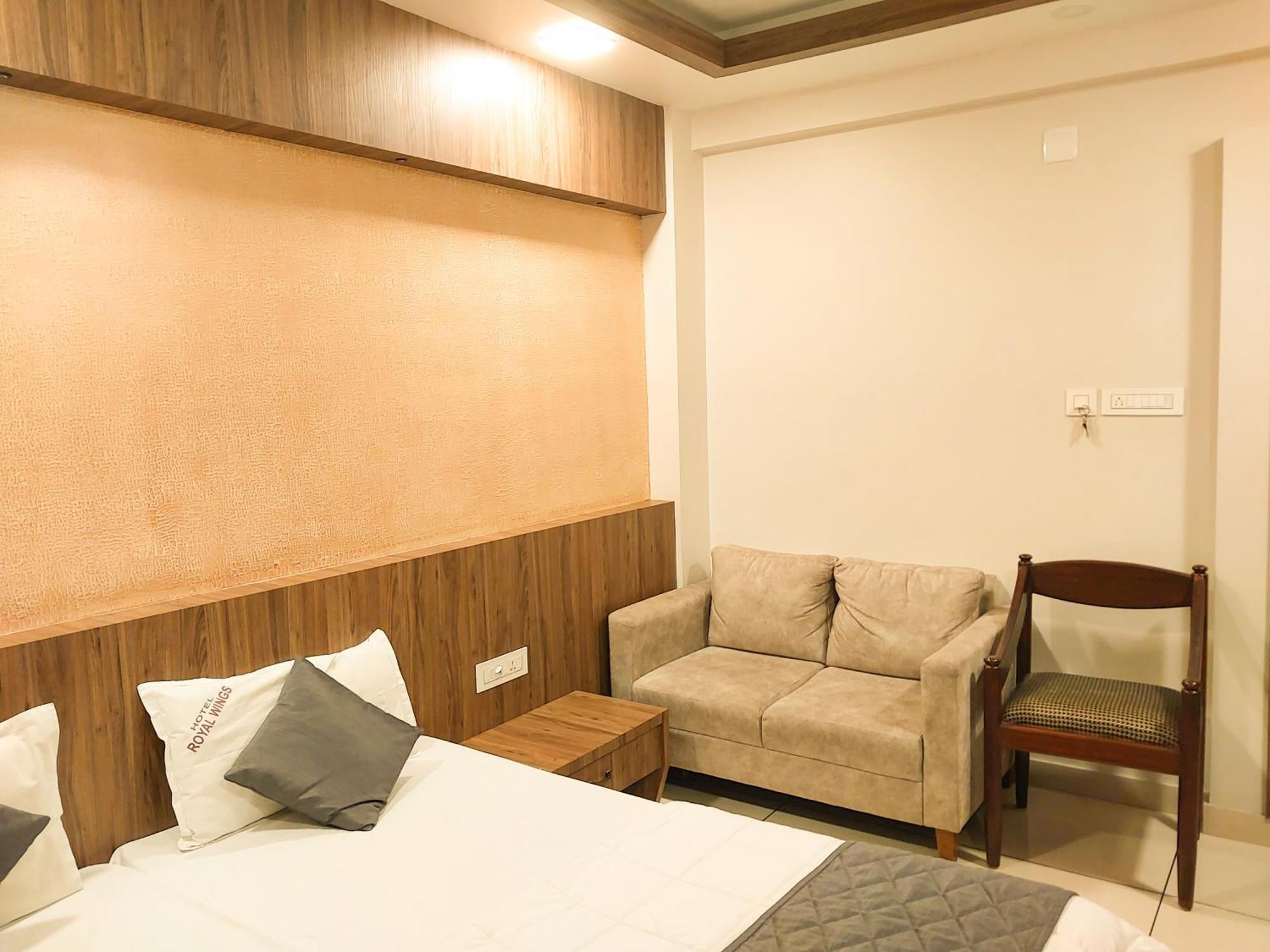 Hotel Royal Wings Elūr Esterno foto